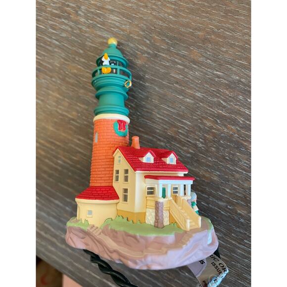 Hallmark Ornament Lighthouse Greetings Magic Collector's Series 2001 - Picture 3 of 5